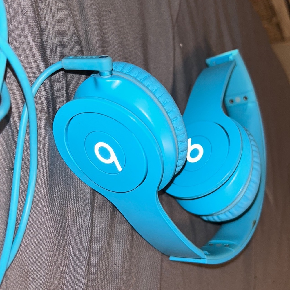 DR. Dre beats BLUE